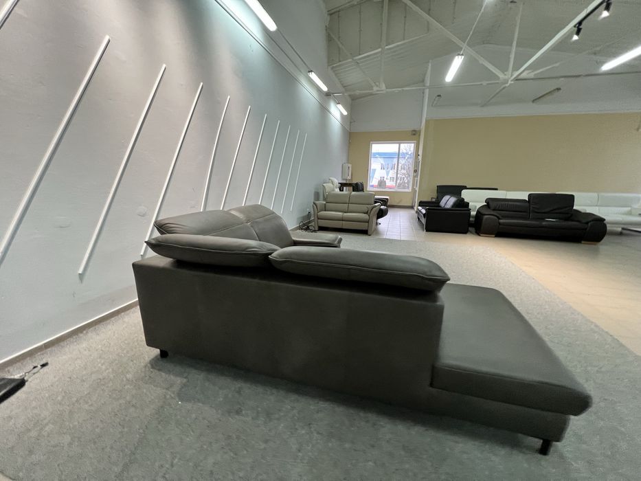 Диван кутовий шкіряний реклайнер стан відмінний