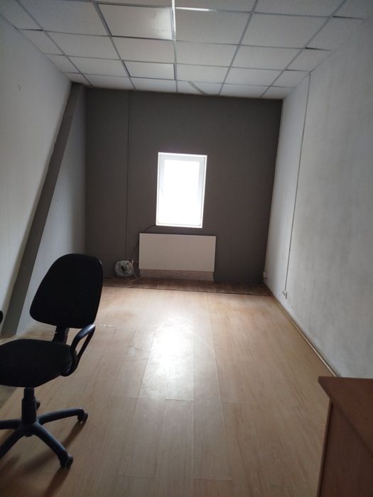 Здам офіс 16 м2, вулиця Братиславська 14б. Є мокра точка в офісі!  Власник