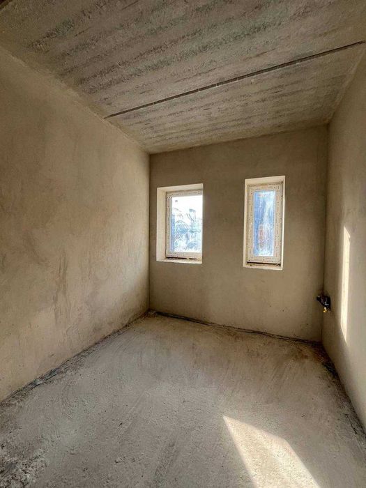 Продам  таунхаус у Крихівцях, готовий до ремонту