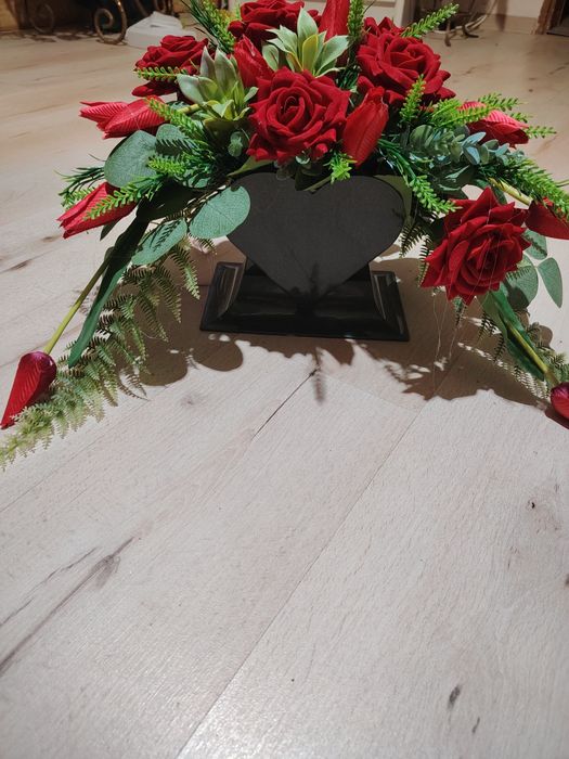 Stroik z tulipanami i różami