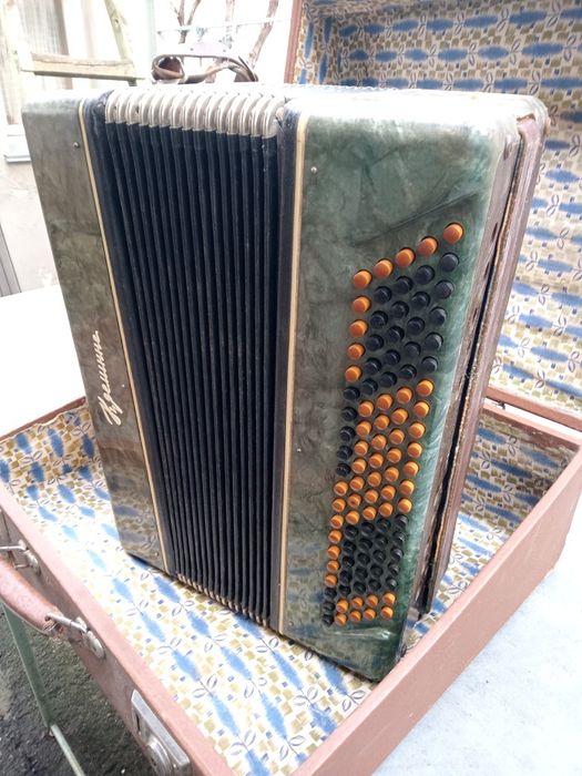 Продам аккардион,баян.