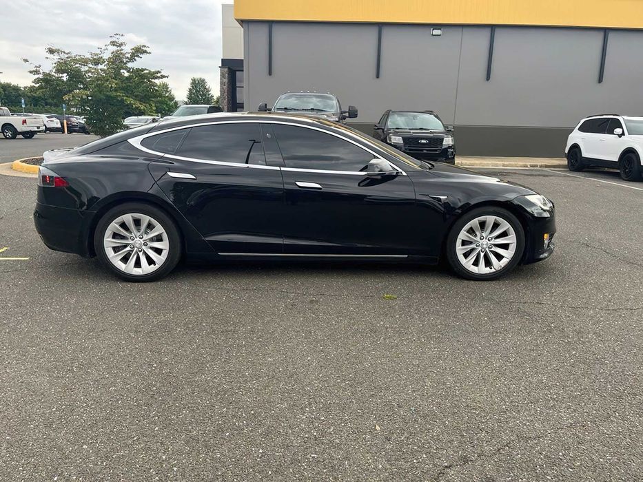 Tesla Model S      2016