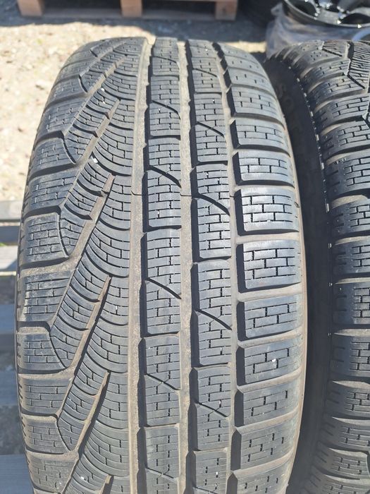Opony zimowe Pirelli Sottozero Winter 210  235 50 r19
