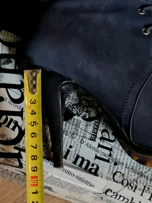 Botki na obcasie z futrem z norek