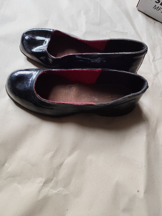 Продам галоши нові