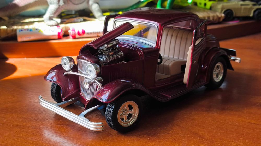 Машинка Ford Coupe 1932 1/24 Motormax