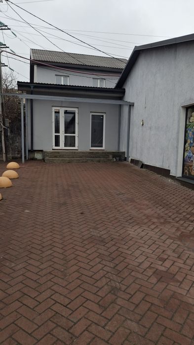 Продаж 2 пов.,фасадного приміщення.