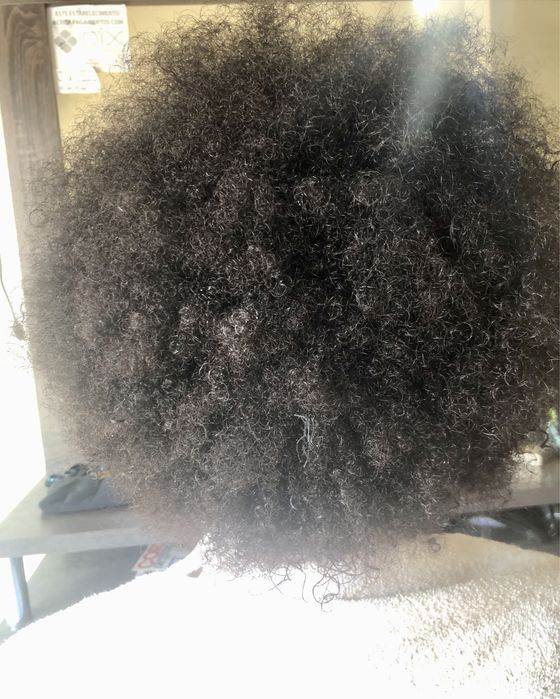 Alisamento brasileiro e corte à domicilio