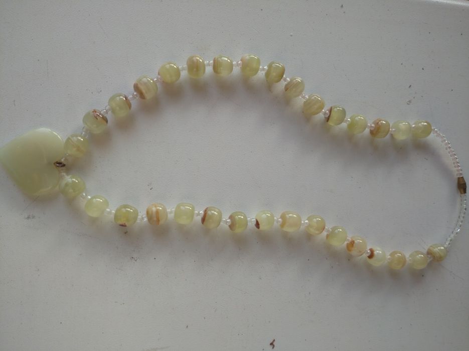 Бусы натуральный камень.