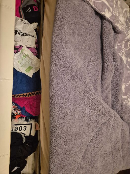 Cama casal com cabeceira e bau