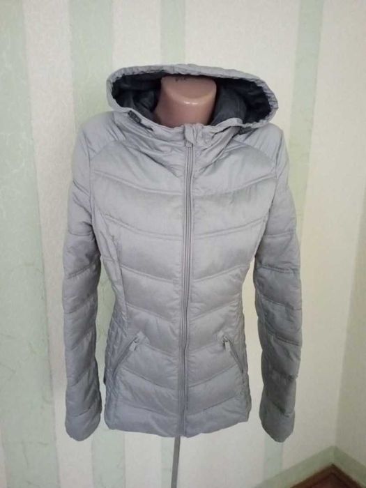Куртка жіноча сірого кольору