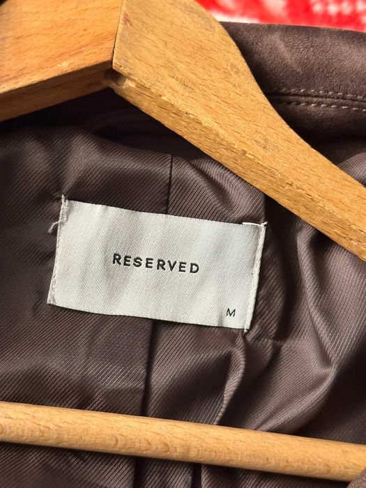 Brązowy trencz płaszcz imitacja zamszu czekoladowy Reserved