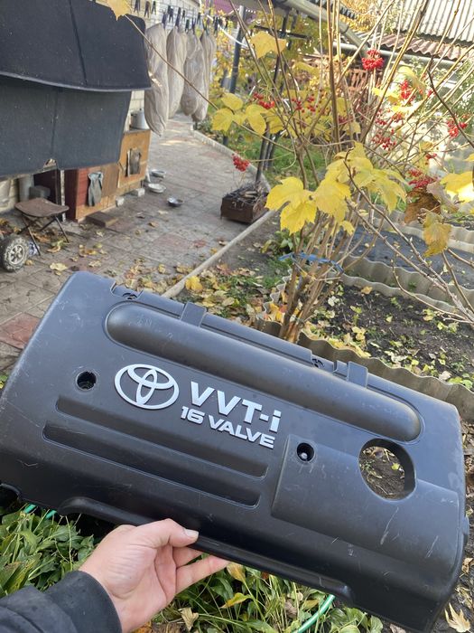 Кришка мотора avensis t25