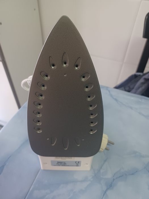 Ferro de engomar a vapor - Como novo