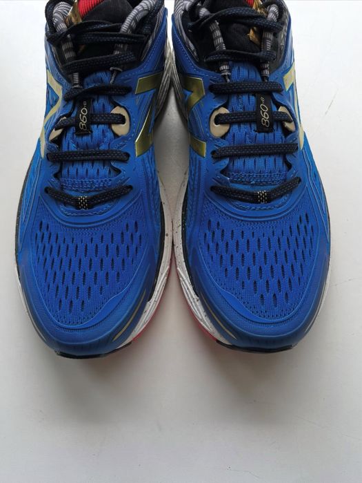 Кросівки New Balance 860v8
