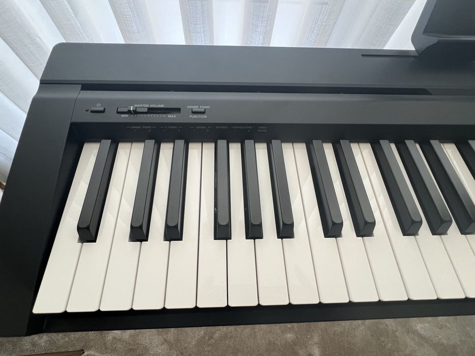 Piano Digital YAMAHA P-45 — COMO NOVO! Com todos os acessórios