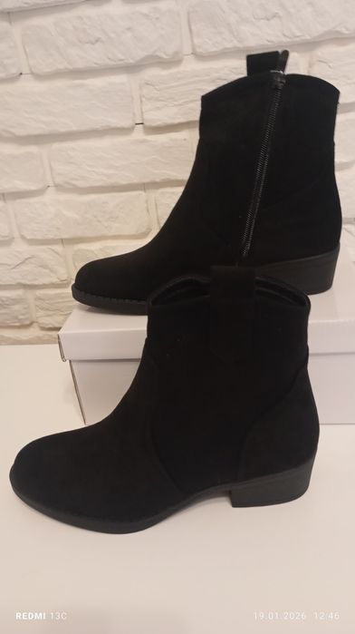 Zamszowe kowbojki damskie kolor czarny rozmiar od 36 do 41