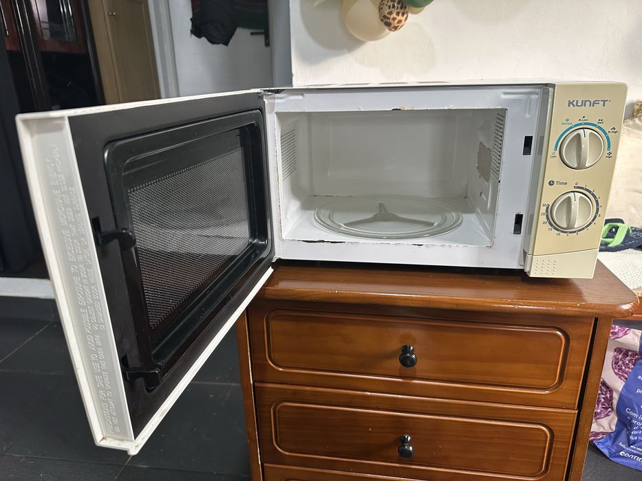 roupeiro lateral e micro-ondas