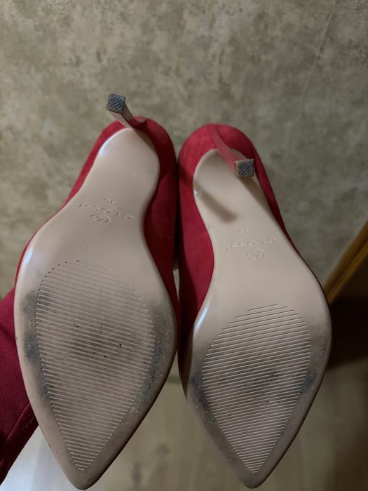 Туфлі лодочки, червоного кольору