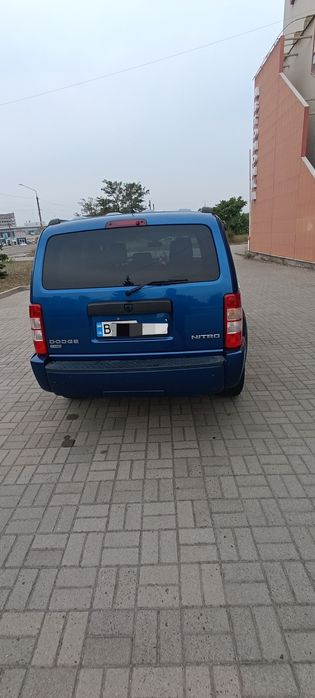 Внедорожник Dodge Nitro 2010 год