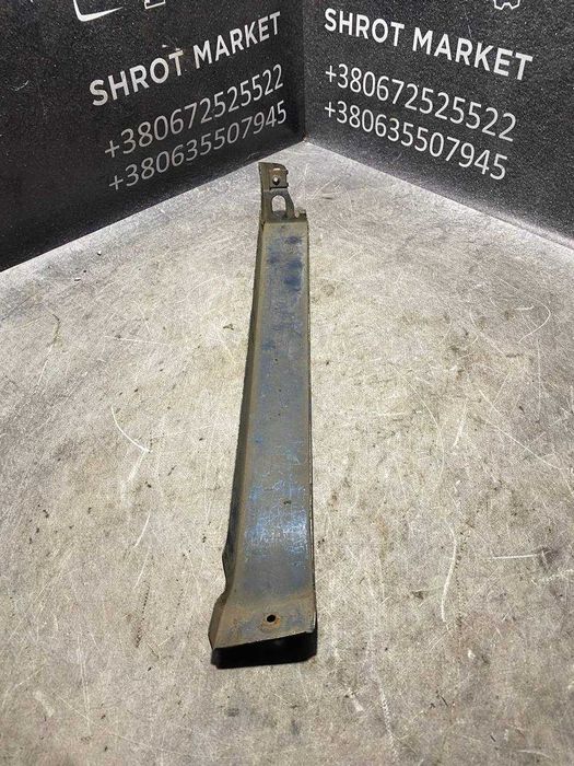 Накладка планка вія під передню праву фару Mercedes-Benz W126