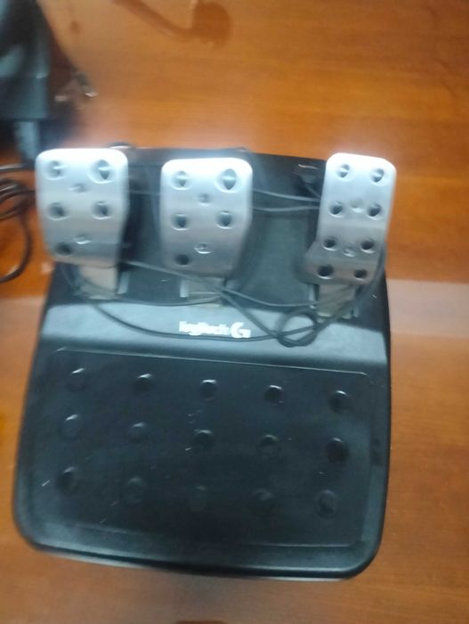 Volante, pedais e mudanças Logitech
