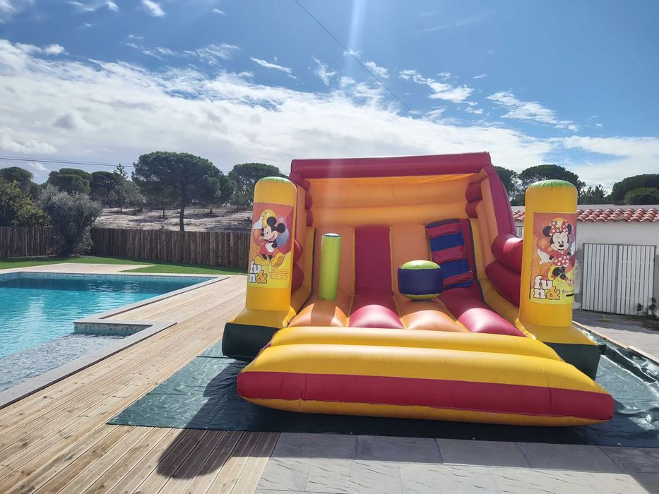 Insuflável e trampolim festas de aniversário