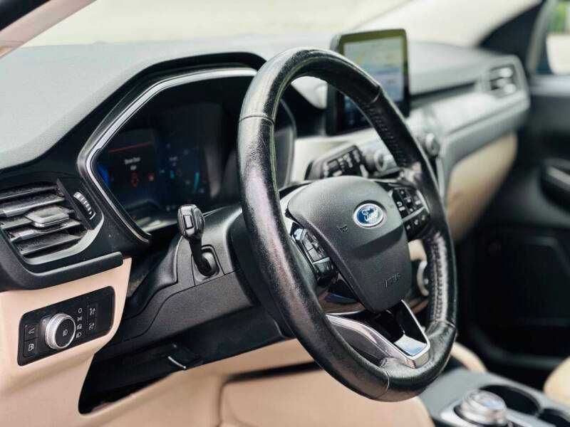 2021 Ford Escape Hybrid Titanium