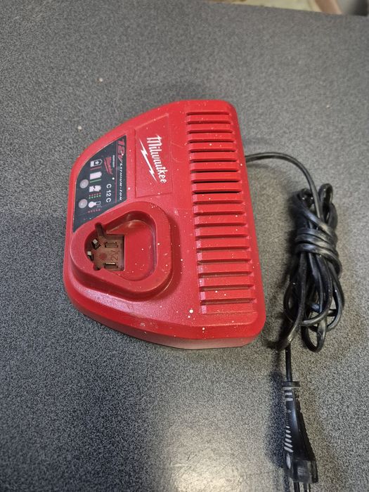 Ladowarka milwaukee c12c