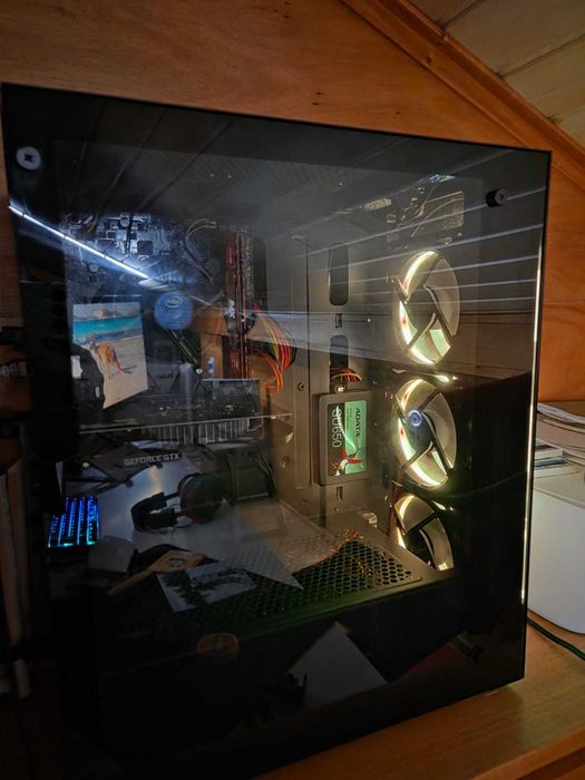 PC GAMING preservado e em ótimo estado