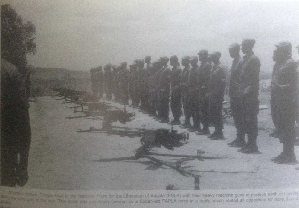 WAR IN ANGOLA, by Al J. Venter (1992) - MUITO RARO