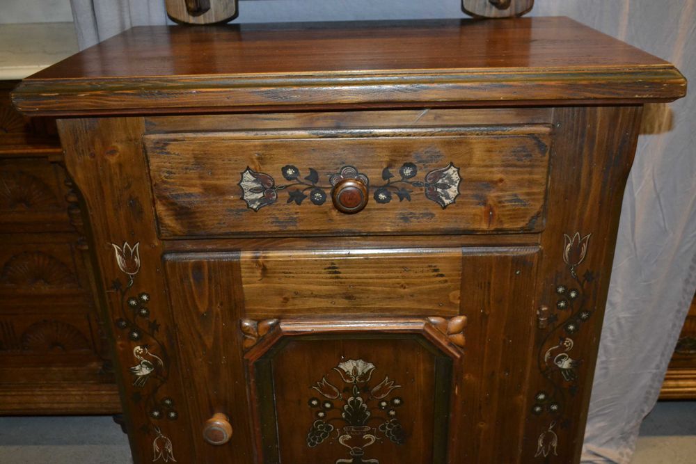 szafka z lustrem . ręcznie malowana