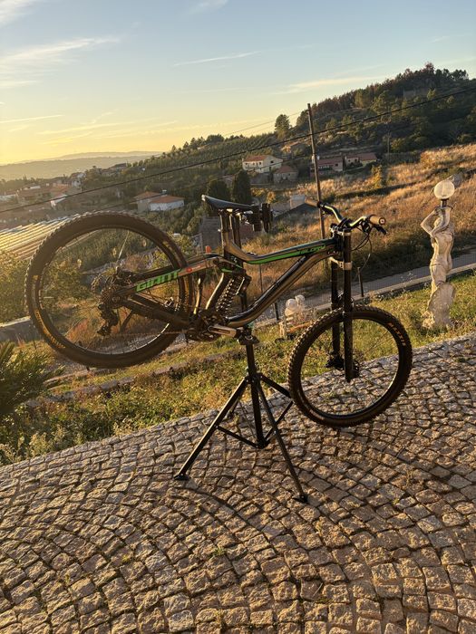 Giant Glory 2 — Downhill / DH