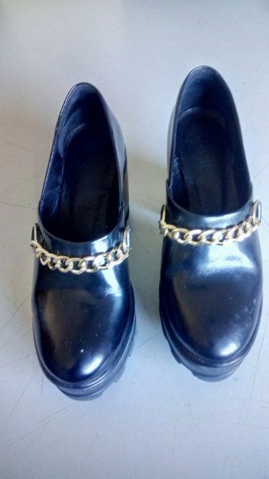 URGENTE Vendo Sapatos 35 /36 praticamente novos