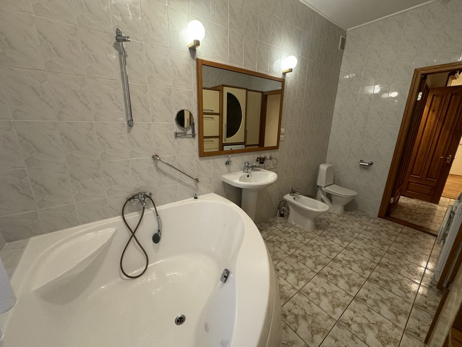 Продаж  3кк з окремим входом та власним гаражем по вул. Привільній