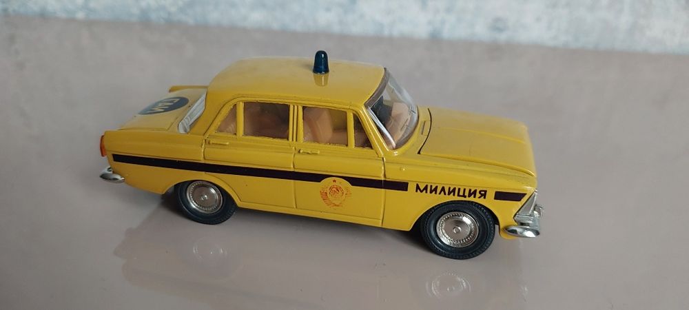 А8 м.и. капля. Модель москвич 412 ГАИ милиция СССР масштаб 1.43