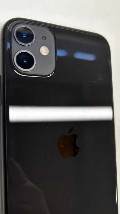 iPhone 11 64GB – 84% bateria – Bom estado + carregador incluído
