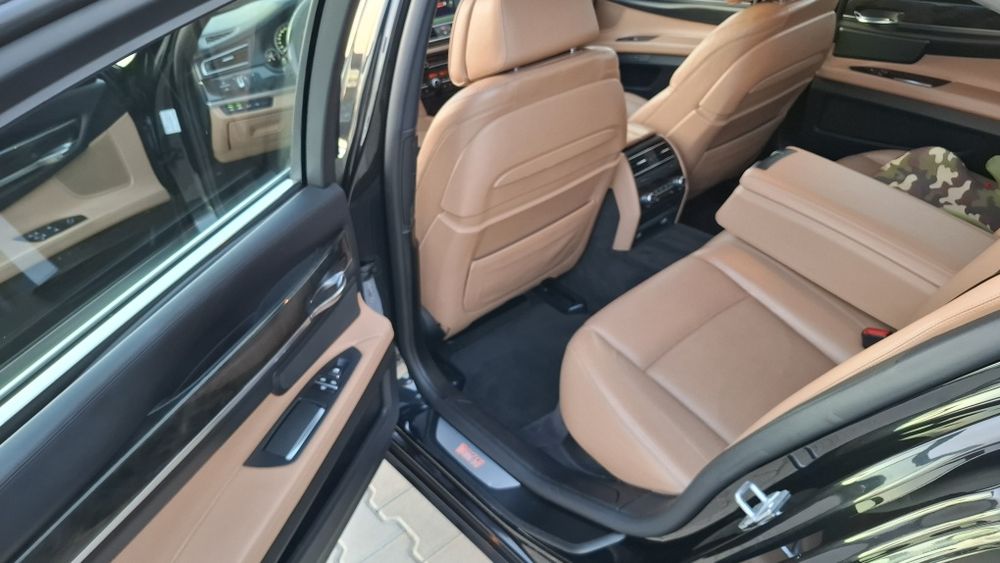 Bmw 7 F01 LIFT  740D Full wersja