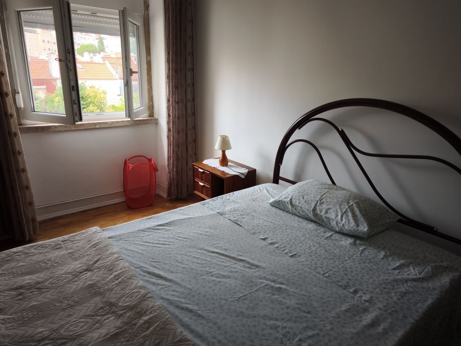 Quarto para alugar Lisboa - junto à Paiva Couceiro
