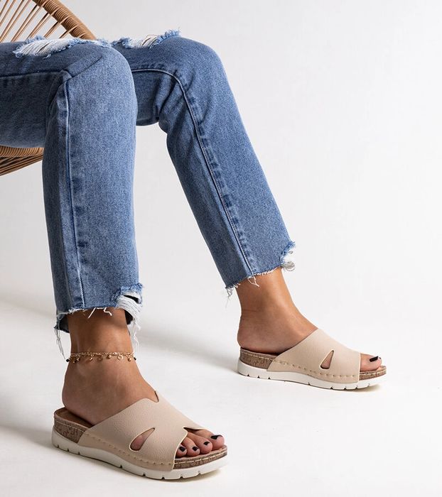 Beżowe klapki ze skórzaną wkładką Masha