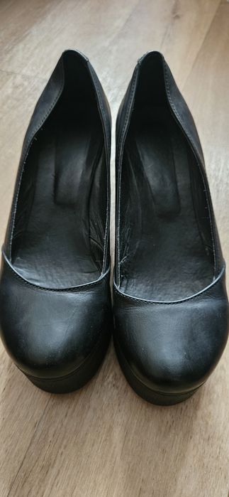 Туфлі на танкетці шкіряні