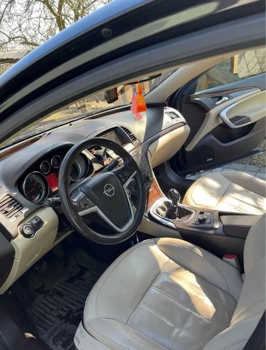 Opel insignia  2 ,0 220 km