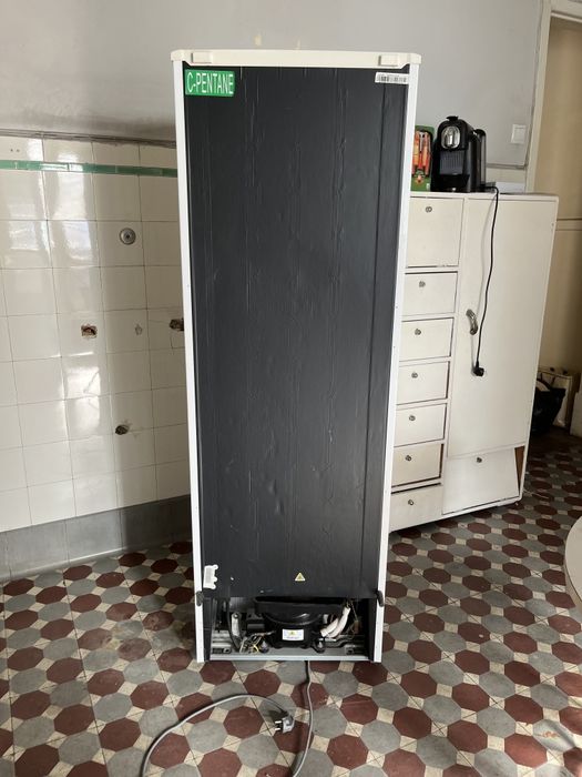 Frigorífico Whirlpool usado a funcionar bem