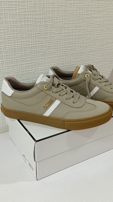 Взуття жіноче  Guess