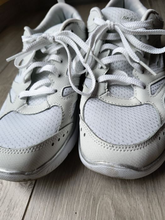 Buty białe damskie Skechers 39