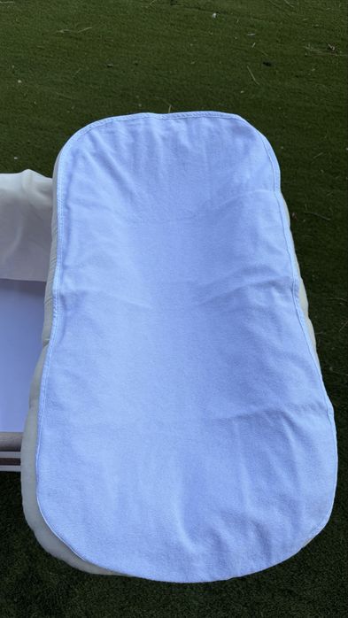 Ninho  ergonômico  para bebé + protetor impermeável e capas em algodão.