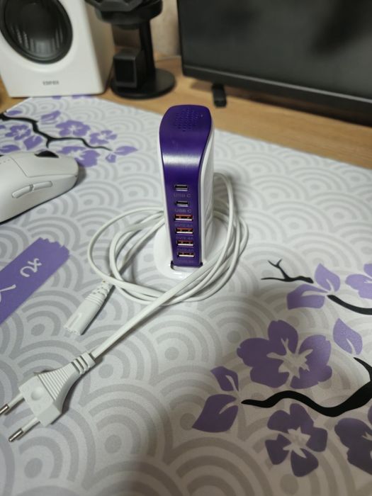 Зарядний пристрій на 6 портів