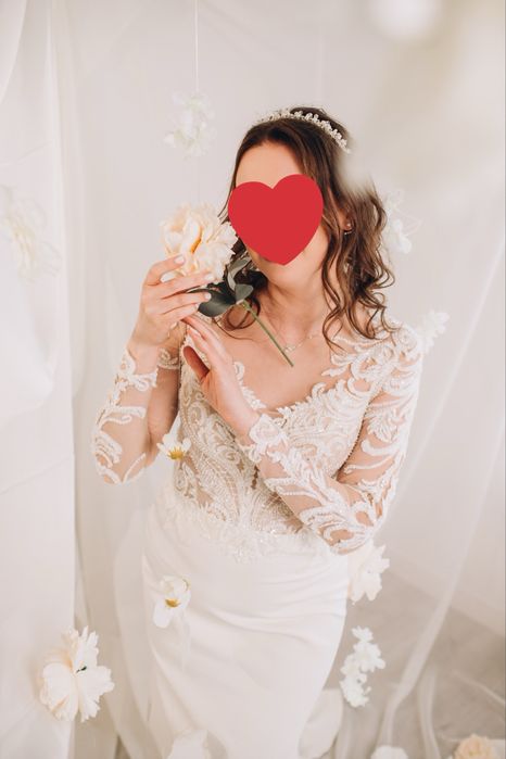 Продам елегантне фабричне весільне плаття (діадема і фата у подарунок)