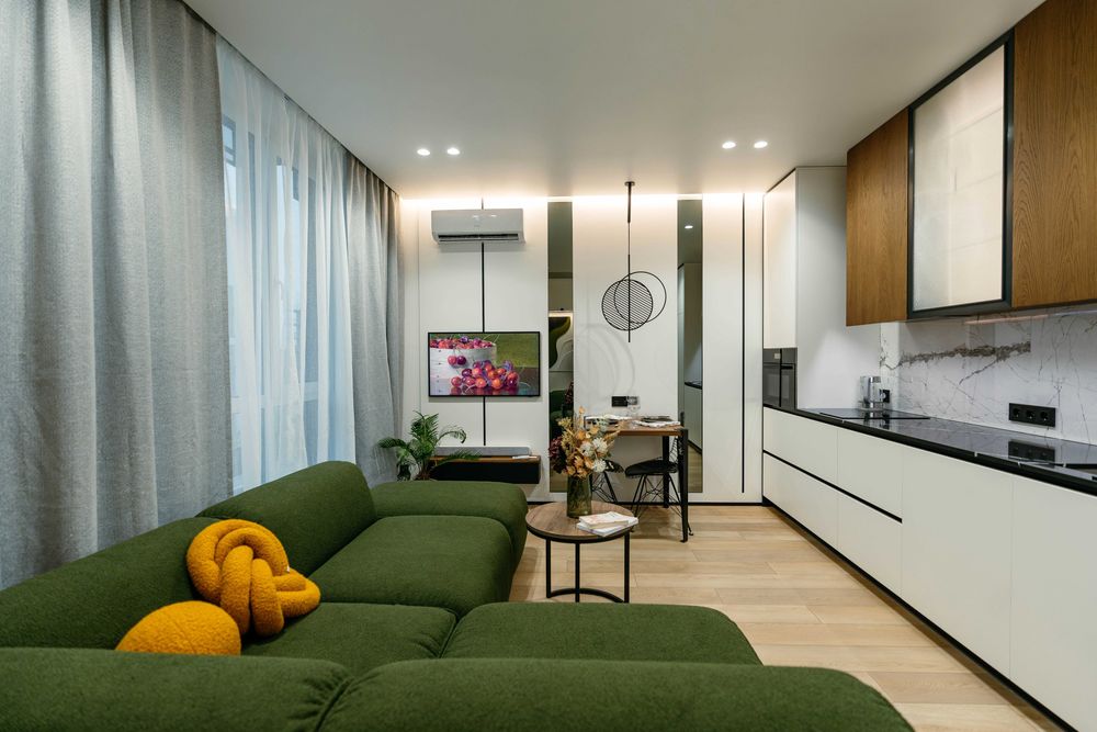 Файна Таун, 1-кім. Власник