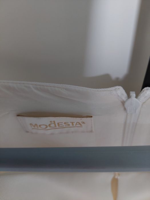 Elegancka sukienka Modesta